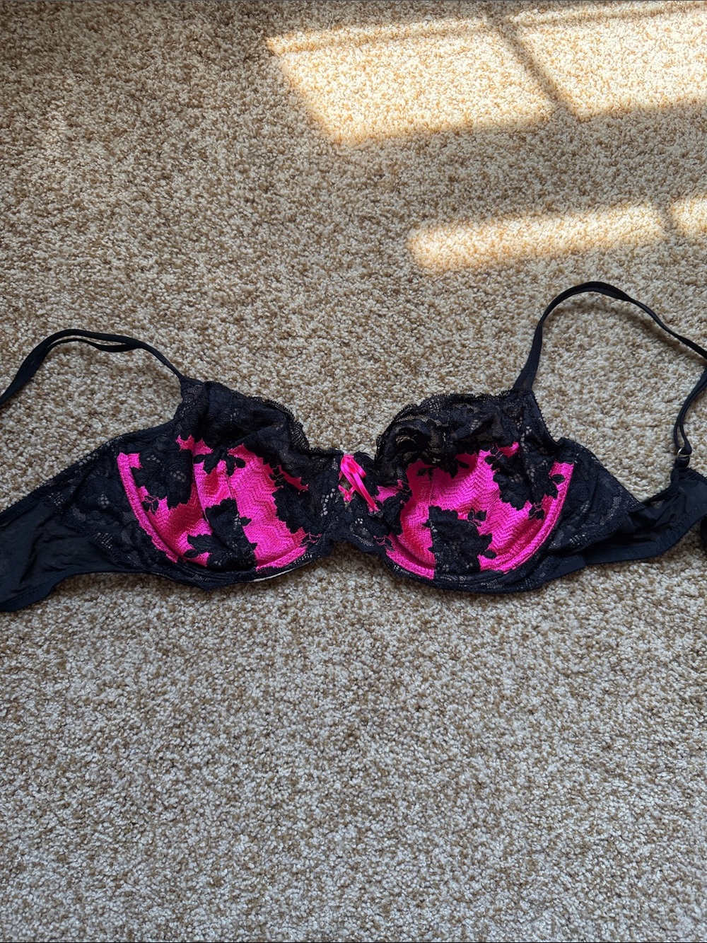 Victoria’s Secret Black & Hot Pink Lace Underwire Bra - Women Intimates